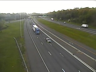 Traffic Cam CAM 3 Manchester I-84 EB Exit 63 - Rt. 30 (Tolland Tpke.) - Eastbound Player
