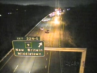 Traffic Cam CAM 112 Cromwell I-91 NB Exit 22 N&S - Evergreen Rd. - Northbound Player