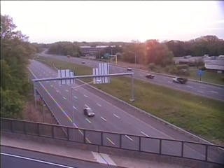 CAM 105 Rocky Hill I-91 SB N/O Exit 22S - Rt. 3 (Cromwell Ave.) - Southbound Traffic Camera