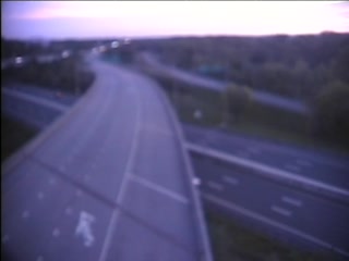Traffic Cam CAM 94 Wethersfield I-91 SB Rt. 3 NB - I-91 SB Exit 25 - Southbound Player