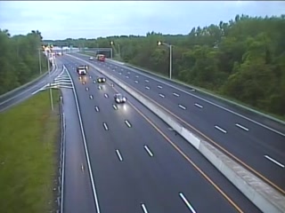 Traffic Cam CAM 93 Wethersfield I-91 SB Exit 25S - Rt. 3 (Maple St.) - Southbound Player