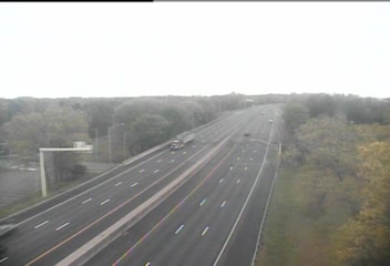 Traffic Cam CAM 60 Milford I-95 SB Exit 35 - School House Rd. - Southbound Player