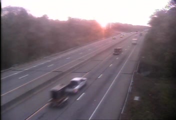 Traffic Cam CAM 156 Clinton I-95 NB S/O Exit 63 - Cow Hill Rd. - Northbound Player