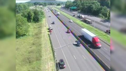 Traffic Cam Meriden › South: I-91 SB - s/o Exit 17 @ East Main St Player