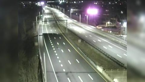 Traffic Cam Meriden: CAM 189 I-691 EB - at Exit 2A Broad St Player