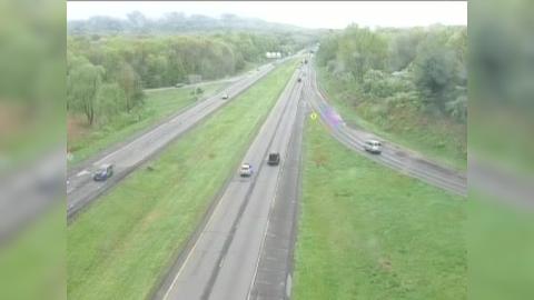 Traffic Cam Cheshire: CAM 196 I-691 EB - at Exit 7 Highland Ave Player