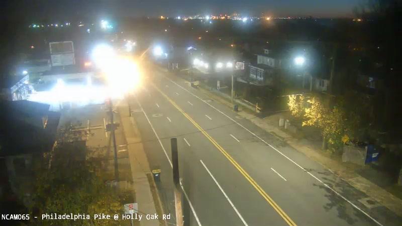Traffic Cam Woodcrest Court: BUS 13 @ HOLLY OAK RD Player