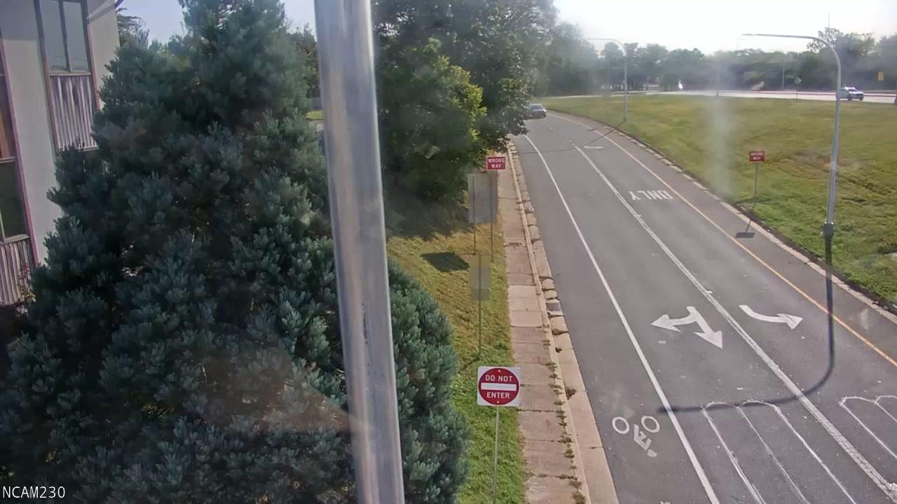 Traffic Cam Woodcrest Court: CENTERVILLE ROAD @ GREENBANK R Player