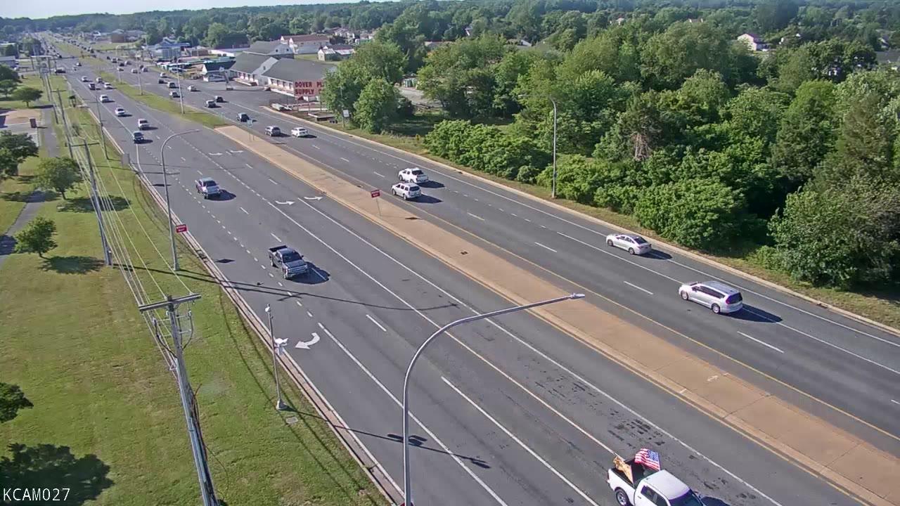 Traffic Cam Dover: US 13 @ SCARBOROUGH RD Player