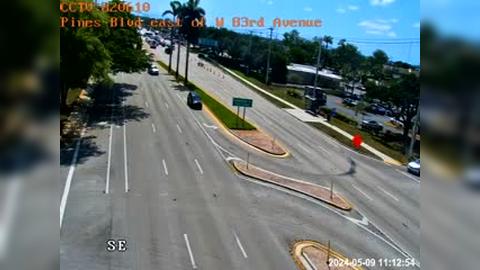 Traffic Cam Pembroke Pines: Pines Blvd east of W 83rd Avenue Player