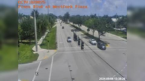 Traffic Cam Pembroke Pines: Pines Blvd at Westfork Plaza Player