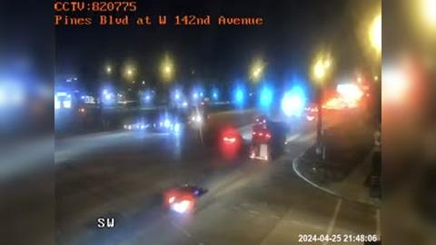 Traffic Cam Pembroke Pines: Pines Blvd at W 142nd Avenue Player