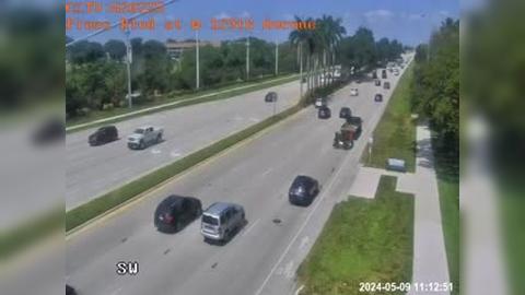 Traffic Cam Pembroke Pines: Pines Blvd at W 129th Avenue Player