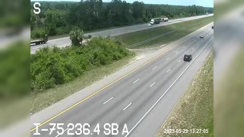 Traffic Cam Hillsborough: I-75 236.4 SB Player
