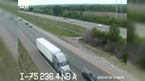 Traffic Cam Hillsborough: I-75 236.4 NB Player