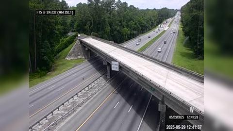 Traffic Cam Los Trancos Woods: I-75 @ MM 392.1 - SR-232 - Millhopper Ave Player