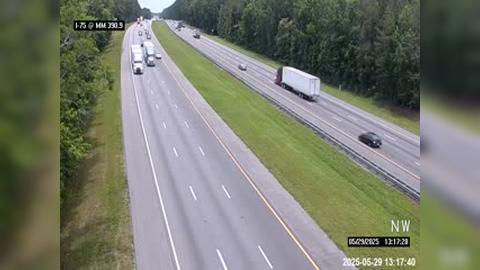 Traffic Cam Los Trancos Woods: I-75 @ MM 390.9 Player