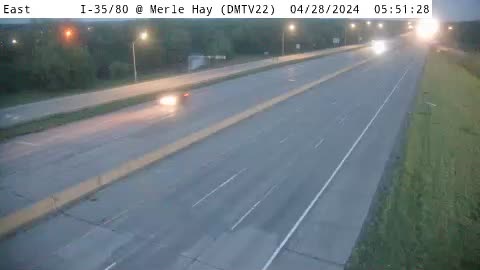 Traffic Cam DM - I-35/80 @ Merle Hay (22) Player