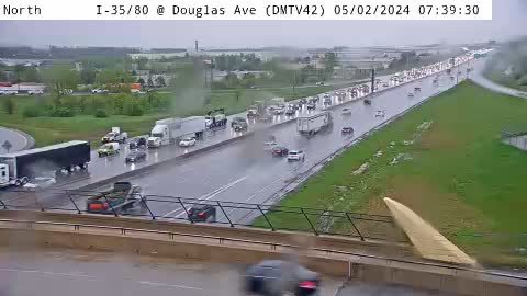 DM - I-35/80 @ Douglas (42) Traffic Camera