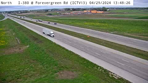 IC - I-380 @ Forevergreen Rd (13) Traffic Camera