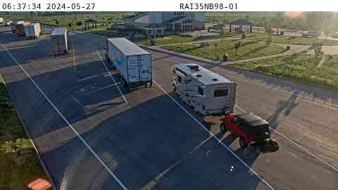 Traffic Cam Rest Area: I-35 NB MM 98 near Elkhart Player