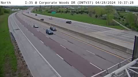 DM - I-35 @ Corporate Woods DMS (37) Traffic Camera