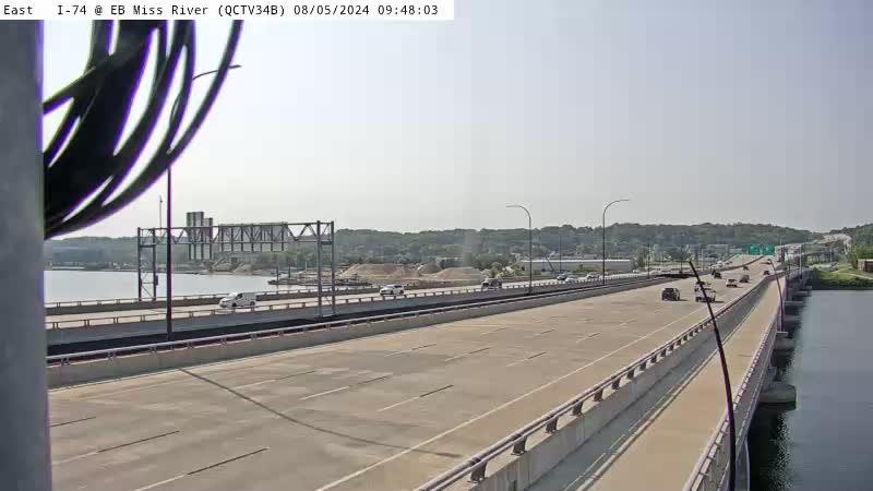 Traffic Cam Bettendorf: QC - I-74 EB Truss (34B) Player