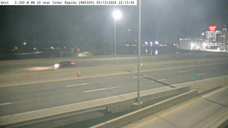 Traffic Cam Cedar Rapids: R9: I-380 NB on Ramp Player