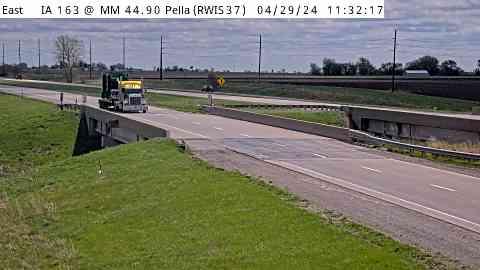 Pella: R37: WB Bridge Deck Traffic Camera