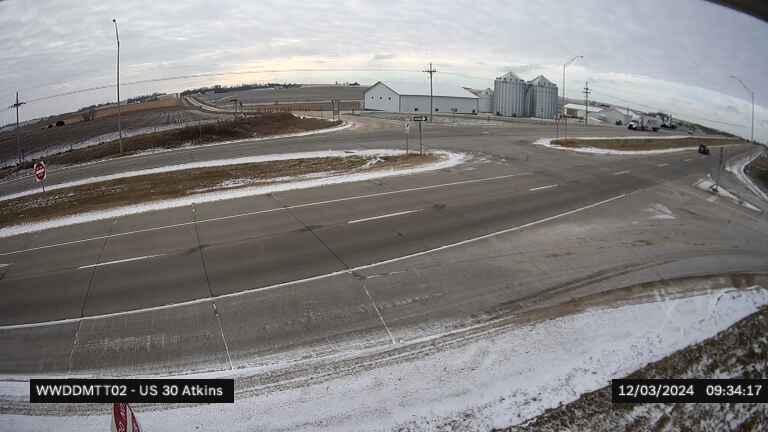 Traffic Cam Atkins: WWD - US 30 @ 33rd Ave (TT02) Player