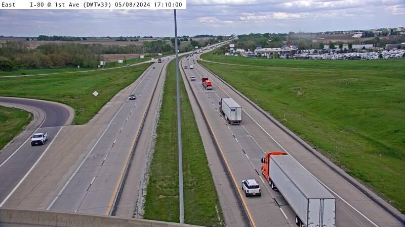 Traffic Cam Marquisville: I-35/80 @ NW 2nd St (DMTT02) Player