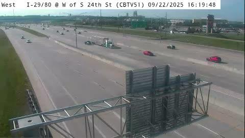 Traffic Cam Council Bluffs: CB - I-29/80 @ W of S 24th St (51) Player