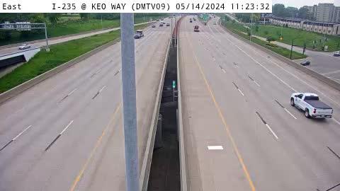 Traffic Cam Des Moines: DM - I-235 @ Keo Way (09) Player