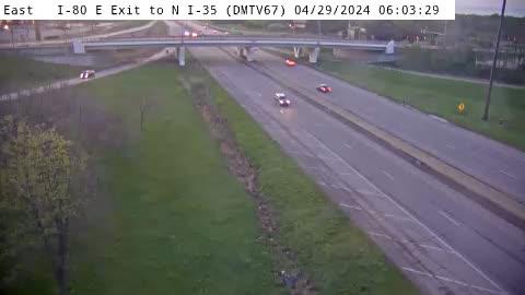 West Des Moines: DM - I-80 E Exit to N I-35 (67) Traffic Camera