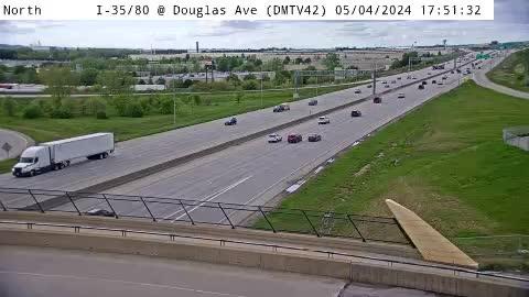 Urbandale: DM - I-35/80 @ Douglas (42) Traffic Camera