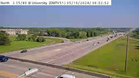 West Des Moines: DM - I-35/80 @ University (51) Traffic Camera