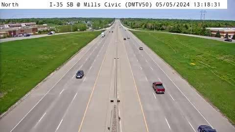 Traffic Cam West Des Moines: DM - I-35 @ Mills Civic (50) Player