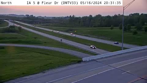 Des Moines: DM - IA 5 @ Fleur (33) Traffic Camera