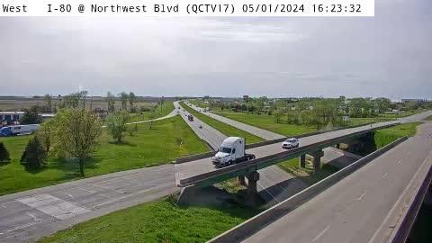 Traffic Cam Davenport: QC - I-80 @ Northwest Blvd (17) Player