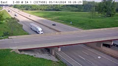 Traffic Cam Iowa City: IC - I-80 @ IA 1 (08) Player