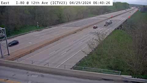 Traffic Cam Coralville: IC - I-80 @ 12th Avenue (23) Player