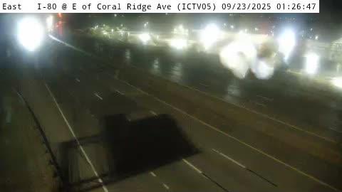 Traffic Cam Coralville: IC - I-80 @ East of Coral Ridge Ave (05) Player