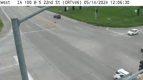 Traffic Cam Marion: CR - IA 100 @ S 22nd St (46) Player
