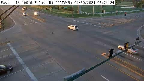 Traffic Cam Marion: CR - IA 100 @ E Post Rd (45) Player