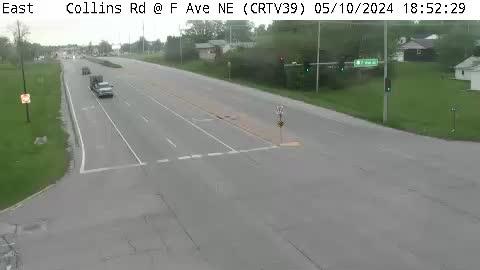 Traffic Cam Cedar Rapids: CR - Collins Rd @ F Ave NE (39) Player