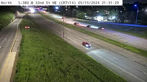 Traffic Cam Cedar Rapids: CR - I-380 @ 32nd St NE (14) Player