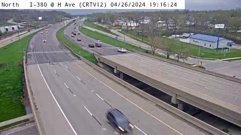 Traffic Cam Cedar Rapids: CR - I-380 @ H Ave NE (12) Player