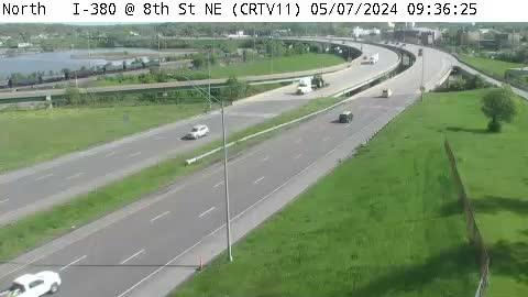 Cedar Rapids: CR - I-380 @ 8th St NE (11) Traffic Camera