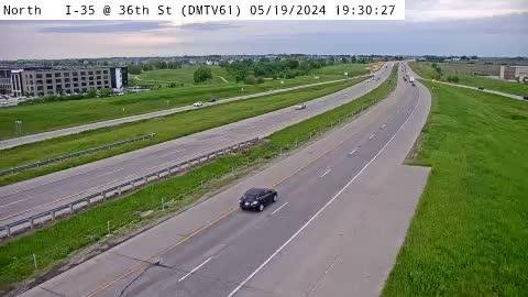 Elkhart: DM - I-35 @ NE 36th St (61) Traffic Camera