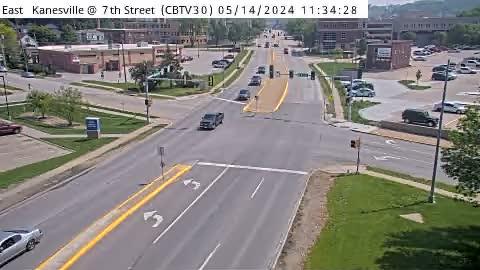 Traffic Cam Council Bluffs: CB - Kanesville @ 7th Street (30) Player